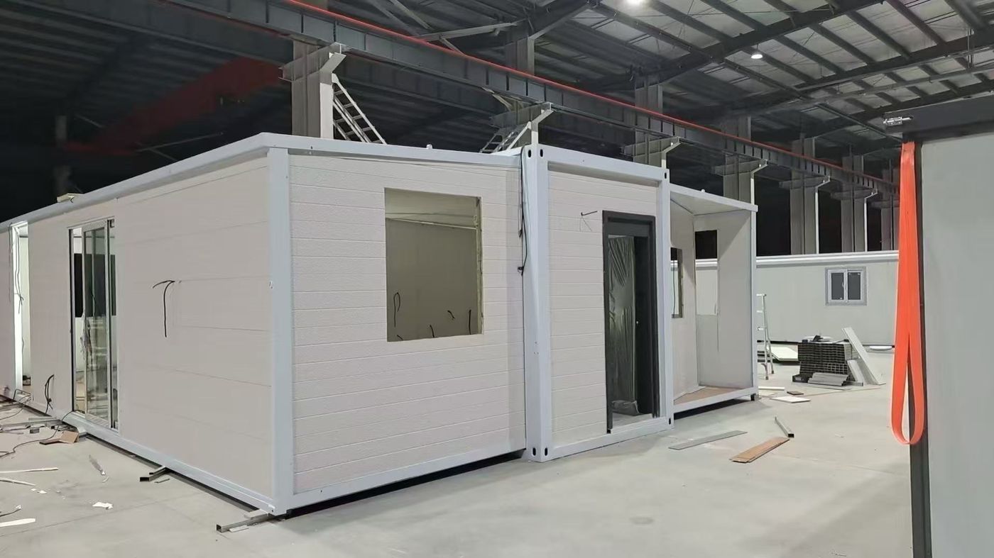 Assemblage du châssis extensible sous éclairage d'atelier